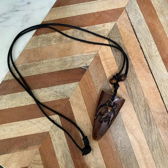 VINTAGE - Carved Bone Pendant with Bull / Taurus / Zodiac - Picture 1 of 3